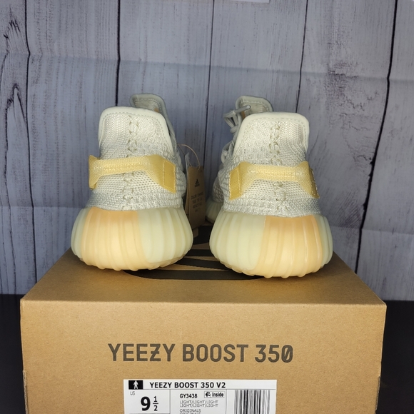 ? Adidas Yeezy Boost 350 V2 \